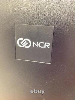 Terminal point de vente tactile NCR 7761 Radiant P1535 avec lecteur de carte de crédit LIVGRAT